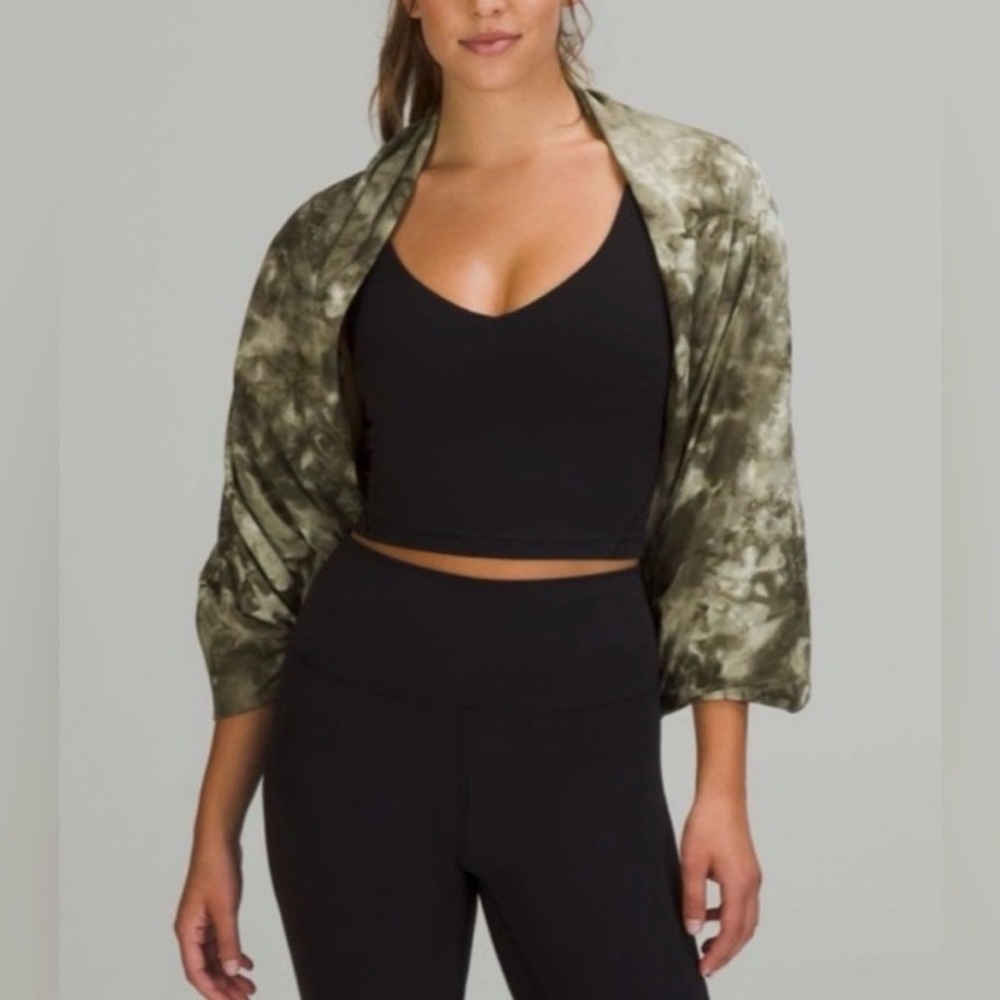 NWT Lululemon Customizable Snap Scarf in Green Tie Dye